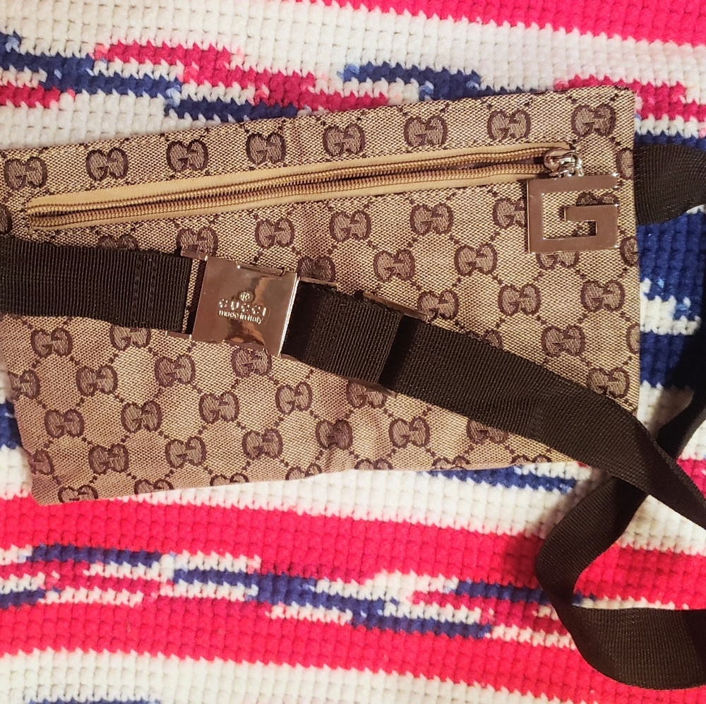 Gucci travel belt bag excellent